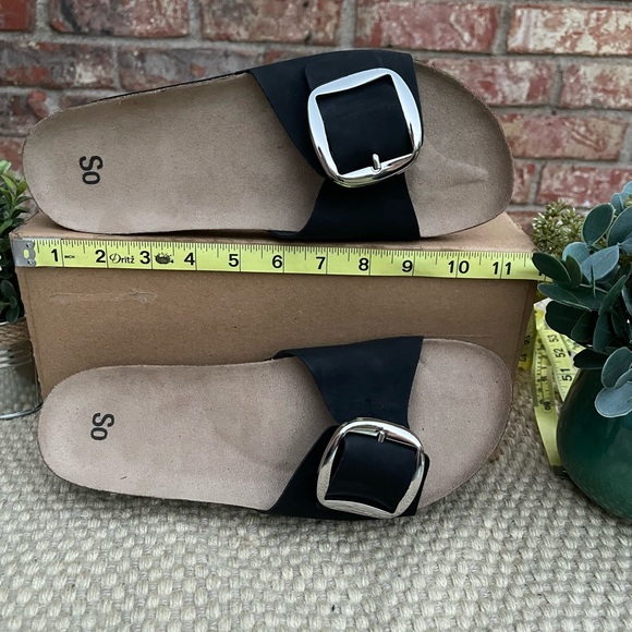 Black slip on sandal with arch support.  Size 10 - Picture 3 of 9